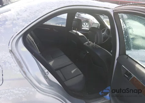 2009 Mercedes-Benz C 300 Sport 4Matic z USA, uszkodzony, nr VIN WDDGF81X59R058952